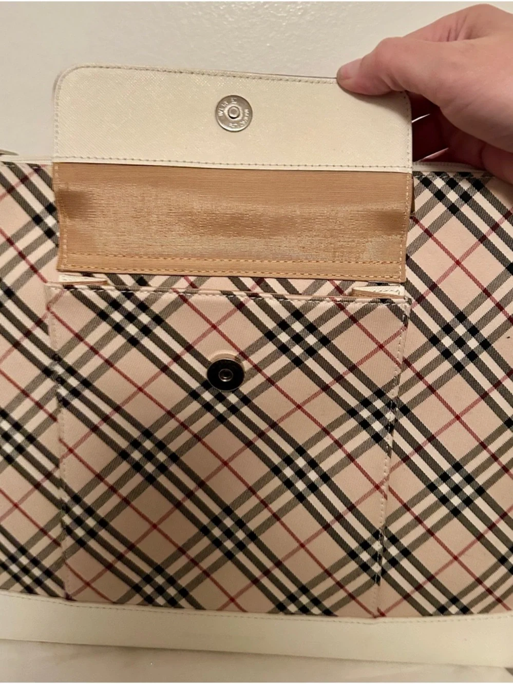 Burberry Nova Check Tote Bag with Vintage Authentic Burberry Scarf. - Picture 14 of 16